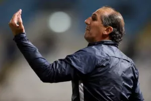 Μέτριο ΑΠΟΕΛ, κρατάει μόνο το τρίποντο (Φώτος)