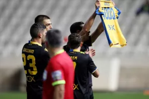 Μέτριο ΑΠΟΕΛ, κρατάει μόνο το τρίποντο (Φώτος)