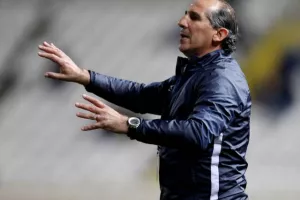 Μέτριο ΑΠΟΕΛ, κρατάει μόνο το τρίποντο (Φώτος)