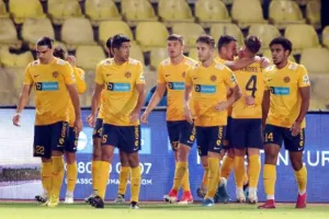 (ΦΩΤΟΡΕΠΟΡΤΑΖ) Κίτρινα χαμόγελα, Καλά Χριστούγεννα 