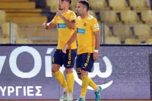 (ΦΩΤΟΡΕΠΟΡΤΑΖ) Κίτρινα χαμόγελα, Καλά Χριστούγεννα 