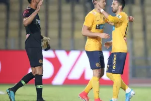 (ΦΩΤΟΡΕΠΟΡΤΑΖ) Κίτρινα χαμόγελα, Καλά Χριστούγεννα 