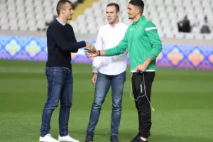 Από έναν... ΜΟΙΡΑΙΟ και από έναν ΒΑΘΜΟ (Φώτος)
