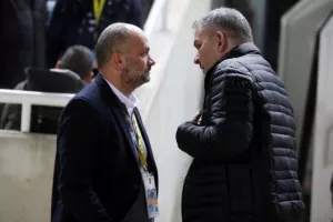 Από έναν... ΜΟΙΡΑΙΟ και από έναν ΒΑΘΜΟ (Φώτος)