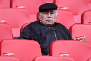 Πέθανε ο θρυλικός Ηλίας Ρωσίδης