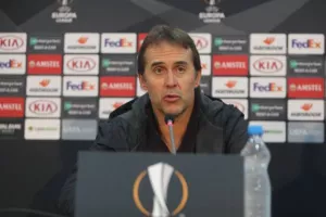 ΛΟΠΕΤΕΓΙ: "Το ΑΠΟΕΛ έβαλε σε σοβαρούς μπελάδες τον Άγιαξ"