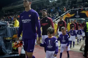 Το αναγεννημένο και ψυχωμένο ΑΠΟΕΛ "γονάτισε" τη Σεβίλλη! (φώτος)