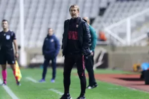 Το αναγεννημένο και ψυχωμένο ΑΠΟΕΛ "γονάτισε" τη Σεβίλλη! (φώτος)