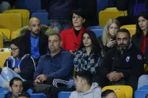 Φωτορεπορτάζ... απ' τις κερκίδες του "Τσιρείου"