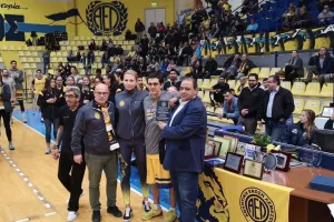 Tιμητική Παλάλα/"Σεισμός" από τους ΑΕΛίστες και... νίκη (βίντεο/φώτος)