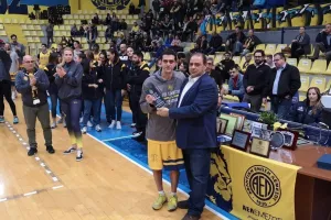 Tιμητική Παλάλα/"Σεισμός" από τους ΑΕΛίστες και... νίκη (βίντεο/φώτος)