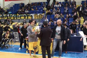 Tιμητική Παλάλα/"Σεισμός" από τους ΑΕΛίστες και... νίκη (βίντεο/φώτος)