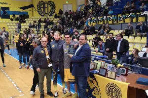 Tιμητική Παλάλα/"Σεισμός" από τους ΑΕΛίστες και... νίκη (βίντεο/φώτος)