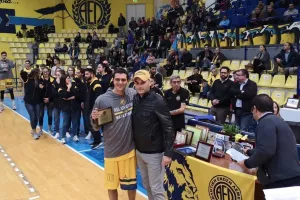 Tιμητική Παλάλα/"Σεισμός" από τους ΑΕΛίστες και... νίκη (βίντεο/φώτος)