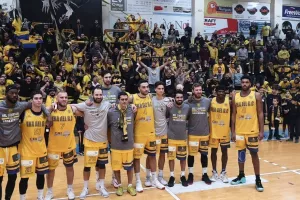Tιμητική Παλάλα/"Σεισμός" από τους ΑΕΛίστες και... νίκη (βίντεο/φώτος)