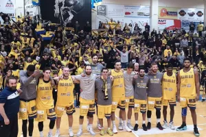 Tιμητική Παλάλα/"Σεισμός" από τους ΑΕΛίστες και... νίκη (βίντεο/φώτος)