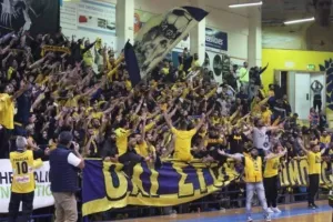 ΘΥΡΑ 3/''Αύριο πέφτουν οι μάσκες'' 