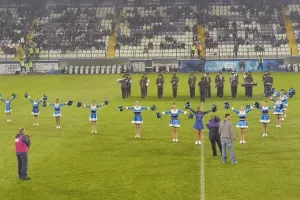 Έκλεψαν τις εντυπώσεις οι Cheerleaders (βίντεο/φώτος)