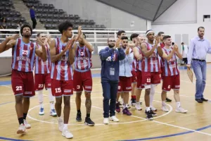 ΔΙΠΛΟ η Ένωση επί της Ομόνοιας! (Φώτος)