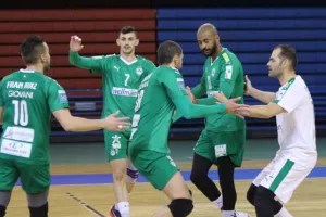 Χριστούγεννα στην κορυφή για την Ομόνοια (φώτος)