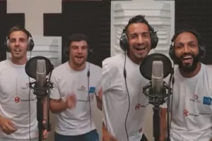 Ματ, Νικόλας, Ενσούε, Τέτε και πολλοί άλλοι τραγουδάνε μαζί! (βίντεο)