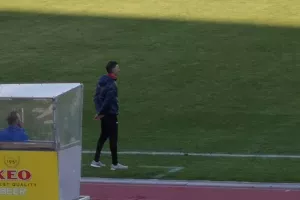 Nτεμπούτο με ήττα/Καϊάφας