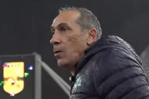 Το «όχι ρε μ....» του Δώνη στο δοκάρι του Κουρμπέλη (βίντεο)