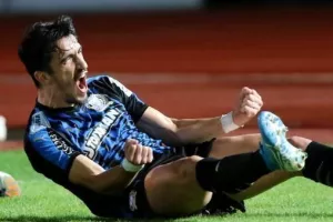 Αντίδραση στο 2-0