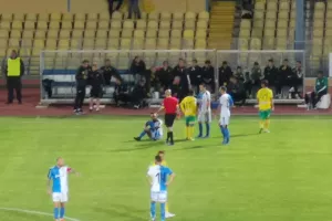 ΕΞΩ και ο Ενσούε/"Χτυπιόταν" στο έδαφος (φώτος)