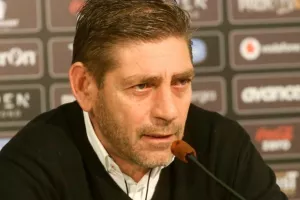 Δημοσιογράφος σε Παντελίδη: "Είστε χθεσινός στον Ατρόμητο"