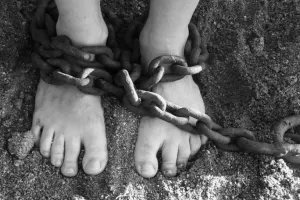 Μαστίγωσαν μέχρι θανάτου το 9χρονο παιδί τους