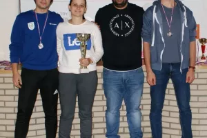 Μια γυναίκα και … δυο έφηβοι  κέρδισαν το αεροβόλο τουφέκι!