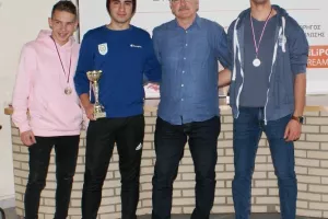Μια γυναίκα και … δυο έφηβοι  κέρδισαν το αεροβόλο τουφέκι!