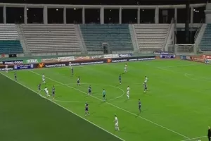 Μπαίνει η γραμμή του οφσάιντ