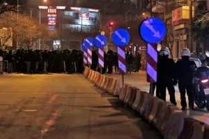 Οπαδοί του ΠΑΟΚ στα γραφεία της Νέας Δημοκρατίας