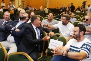 «Λουμπάγκο από υποκλίσεις και σκυψίματα ο Πιαλόγλου»