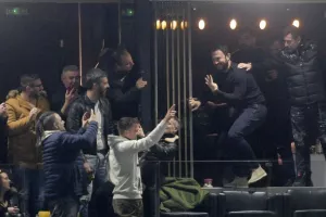 Τα τέσσερα δάχτυλα του Καρυπίδη!