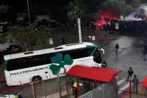 O Ολυμπιακός κινδυνεύει με νέα τιμωρία της έδρας του