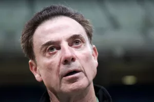 Πιτίνο: "Στους παίκτες μου δε μίλησα για μπάσκετ, αλλά για τον Κόμπι"