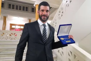 Ο Πρόεδρος του ΚΟΑ στην απονομή του «Χρυσού Κλειδιού  της πόλης» στον Παύλο Κοντίδη 