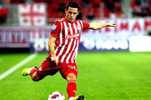 Τα πειράγματα των παικτών του Ολυμπιακού στον Ποντένσε: "Μείνε μαζί μας"