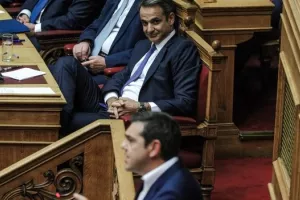 Κόντρα Μητσοτάκη-Τσίπρα για το ποδόσφαιρο: Έντονος διάλογος και καταγγελίες