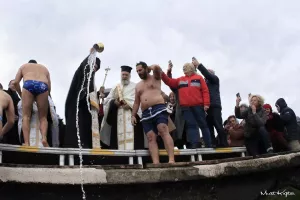 O προπονητής του Απόλλωνα έπιασε τον Σταυρό στην ιστορική Προκυμαία της Σμύρνης