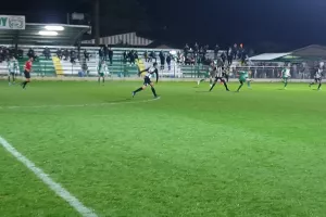 Έριξε τεσσάρα, εξασφάλισε τετράδα... (φώτος)