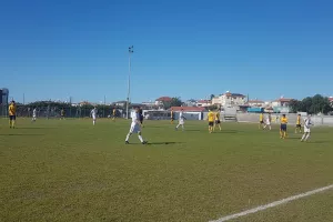 Mε το δεξί/ΑΕΛ Κ16