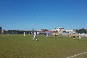 Mε το δεξί/ΑΕΛ Κ16