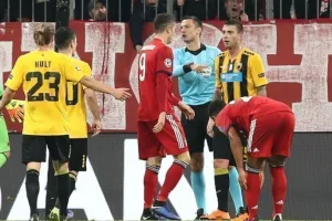 ΑΕΚ – Ολυμπιακός: «Σφυρίζει» ο Σλοβένος, Ματέι Γιούνγκ