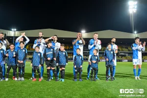 (Φώτος) Με τους παίκτες οι μικροί Απολλωνίστες