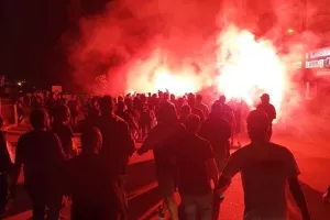 ΘΥΡΑ 1: "Κάνουμε την καρδιά μας πέτρα και συνεχίζουμε..."
