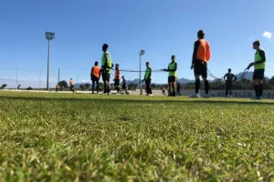 ΠΡΟΠΟΝΗΣΗ και... βουτιές στη θάλασσα της Κερύνειας